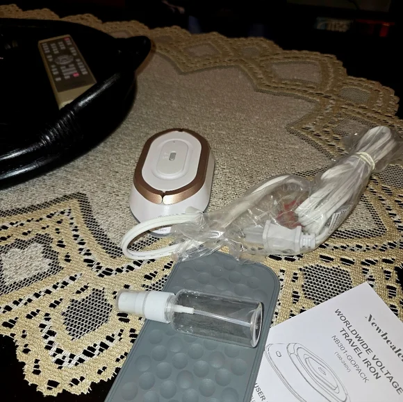 Newbealer Mini Travel Iron - Picture 7 of 9